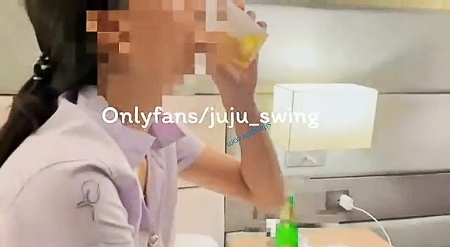 juju_swing คริปโป๊ไทยนัดสาวนักศึกษามาสวิงกิ้ง น้องบอกขอดื่มเบียร์ 1 ขวด เพื่อจะได้มีอารมย์ร่วมเพราะต้องโดนเย็ดหลายคน